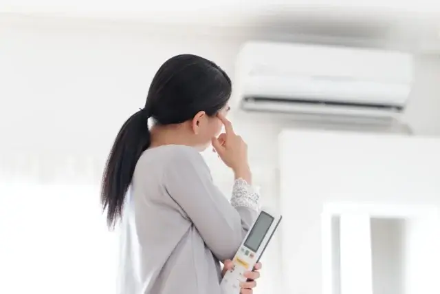 エアコンからカタカタ音がするとき、ゴキブリが原因の可能性はどれくらい?