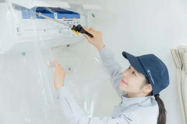 エアコンのゴキブリ駆除を業者に依頼する流れは?