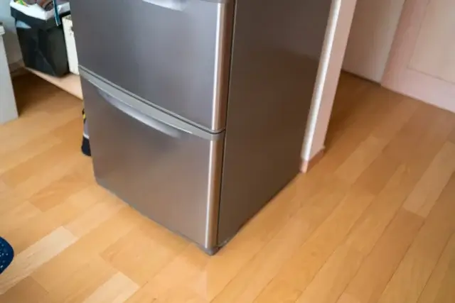 冷蔵庫の下や裏にゴキブリが集まる原因は?